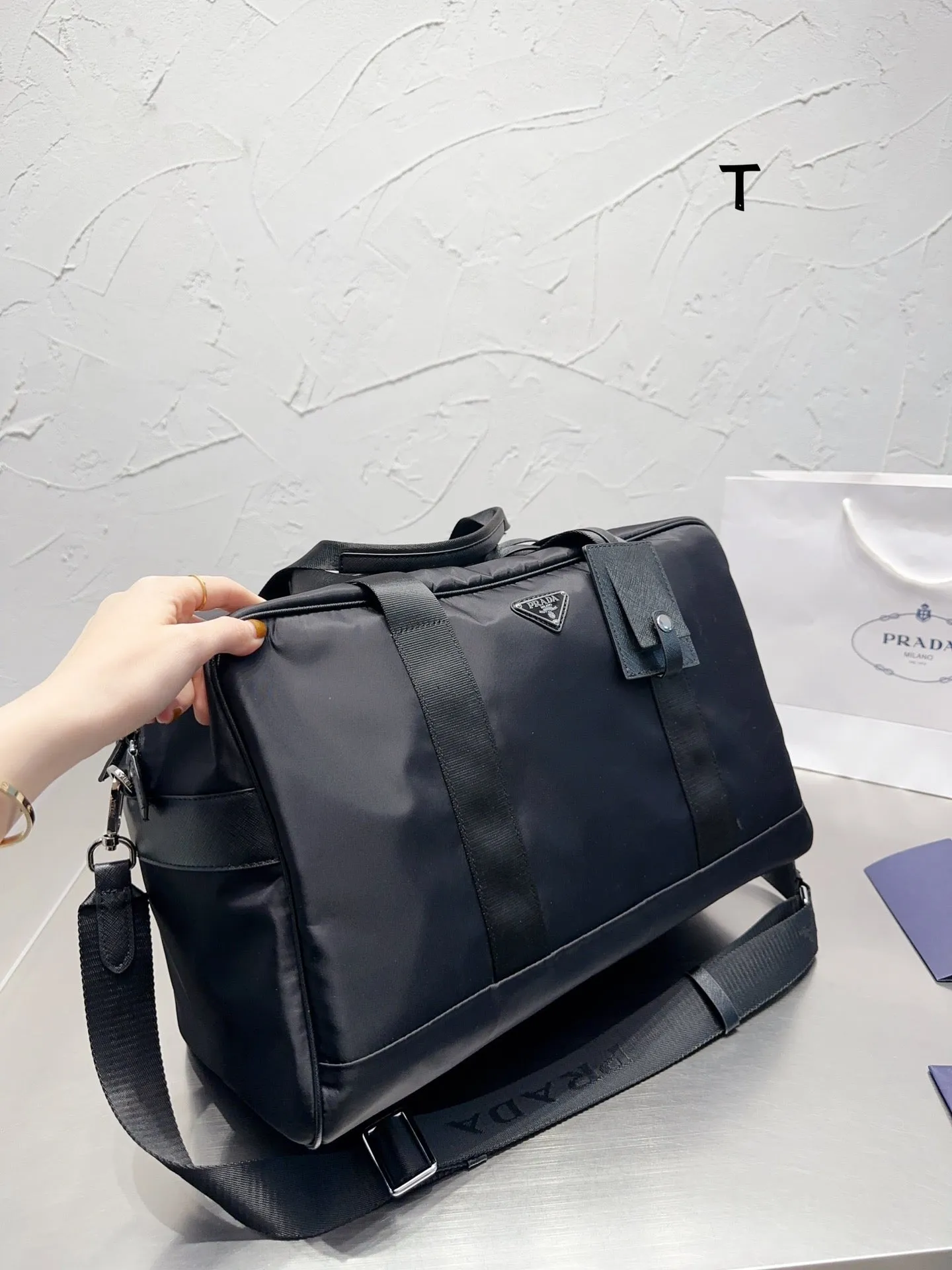 PD189 Luggage / 16.9x10.2inch