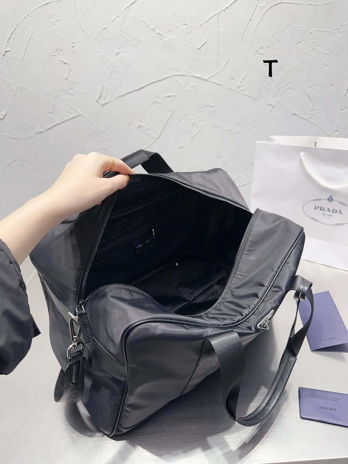 PD189 Luggage / 16.9x10.2inch