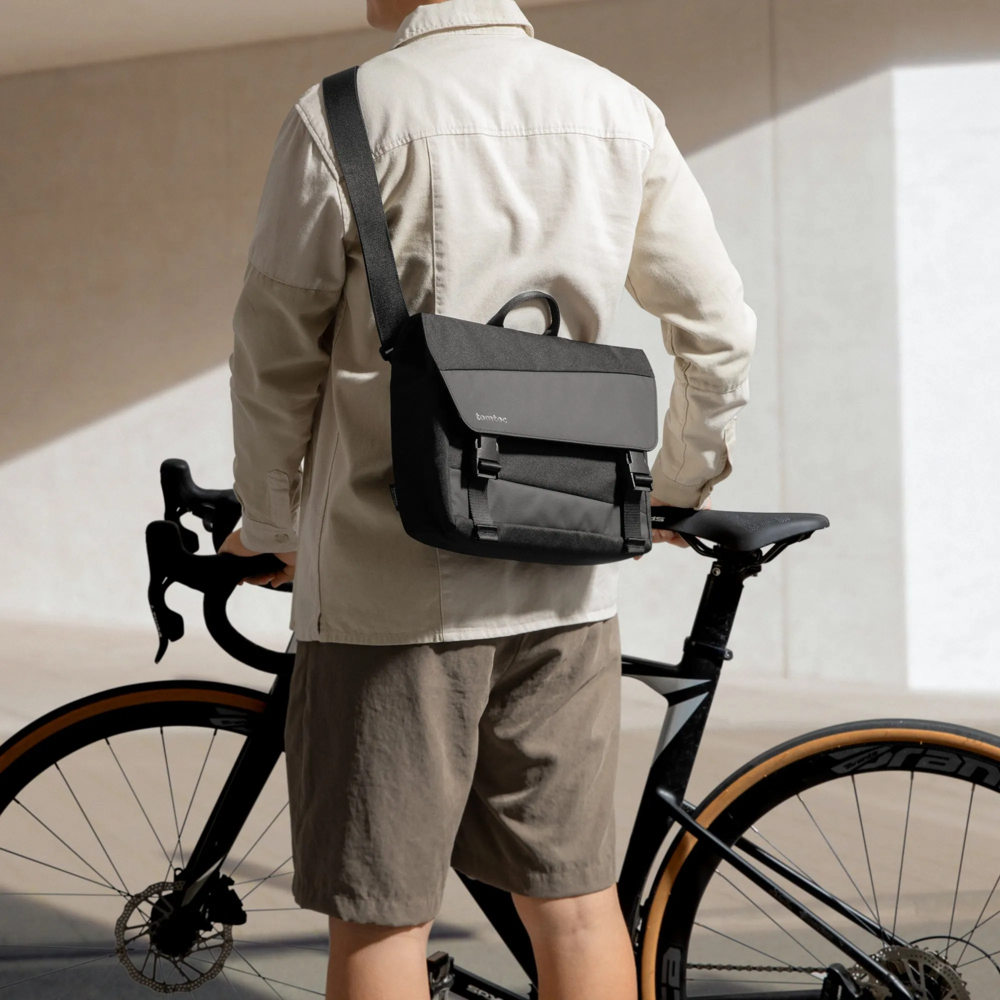 Slash-T27 Shoulder Bag