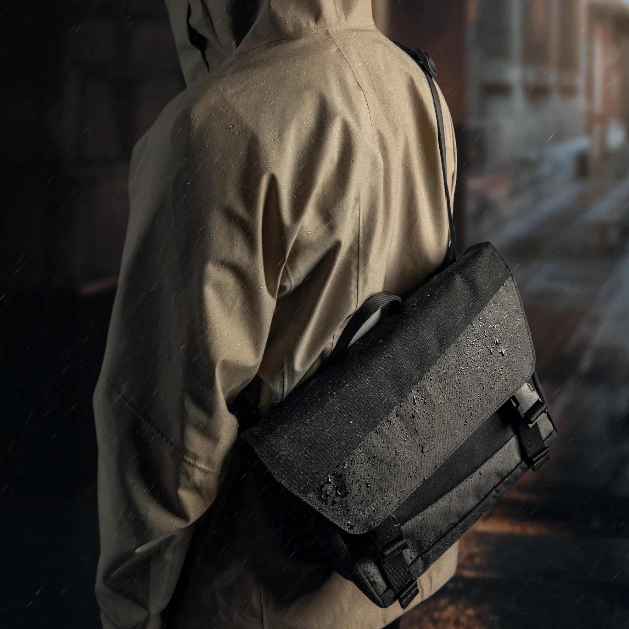 Slash-T27 Shoulder Bag