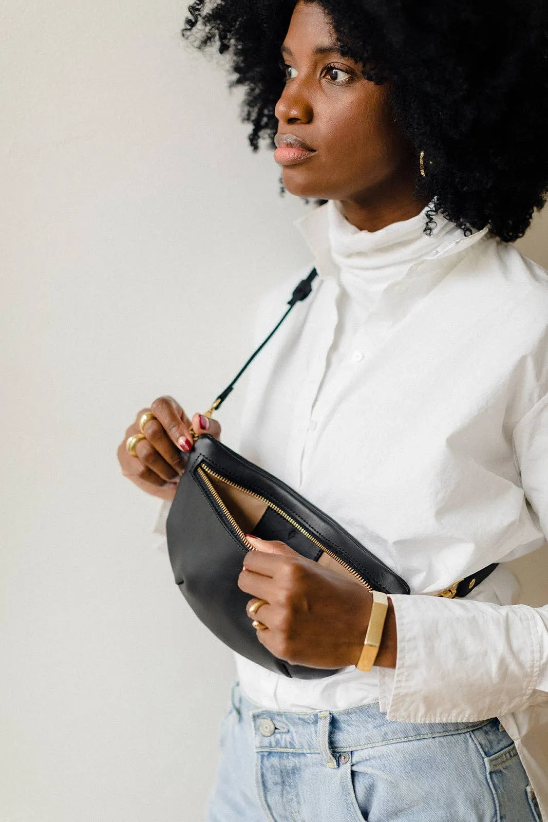 Sling Bag in Black